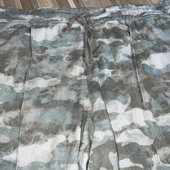 Sonoma high rise jogger, camo print! - Picture 2 of 5